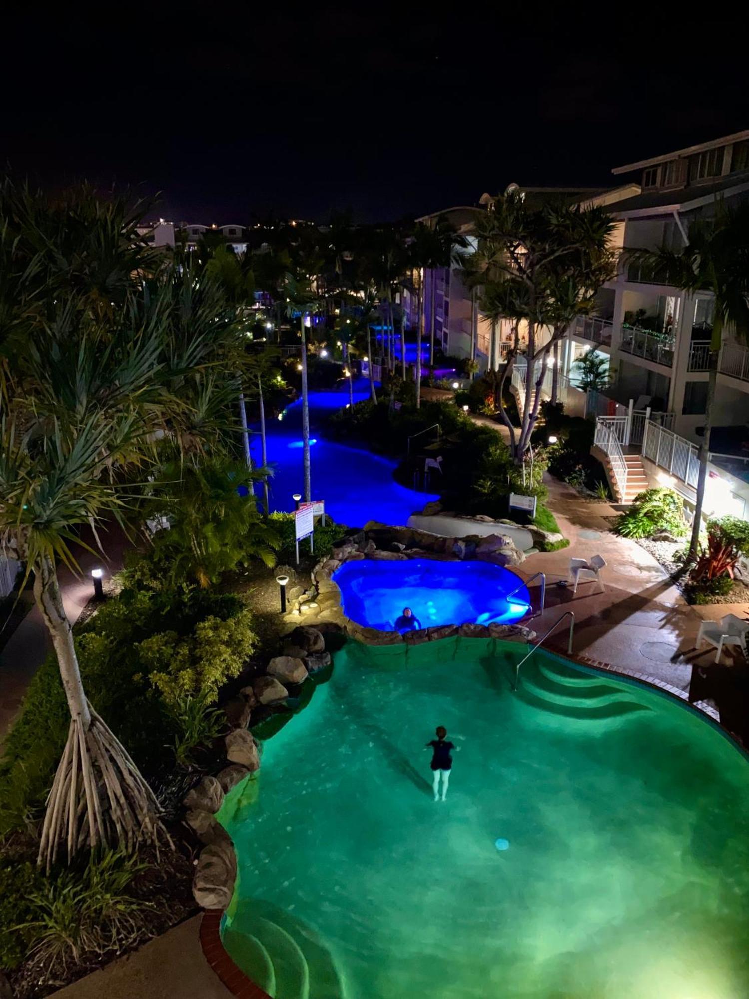 Resort Queen Studio At Alex Beach Resort Alexandra Headland Bagian luar foto