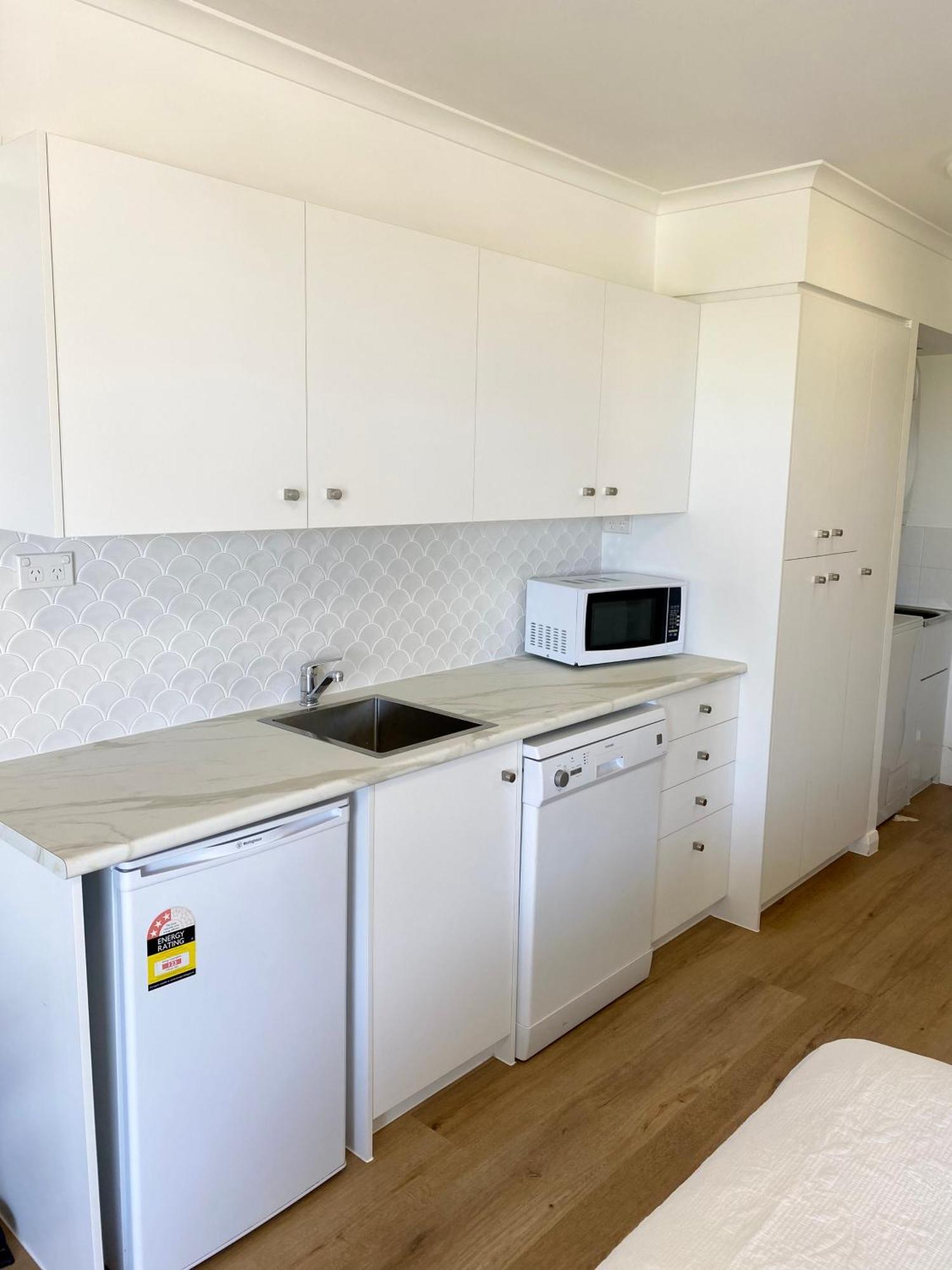 Resort Queen Studio At Alex Beach Resort Alexandra Headland Bagian luar foto