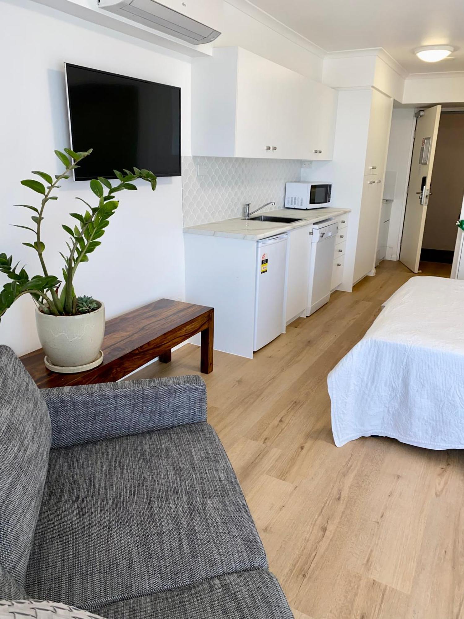 Resort Queen Studio At Alex Beach Resort Alexandra Headland Bagian luar foto