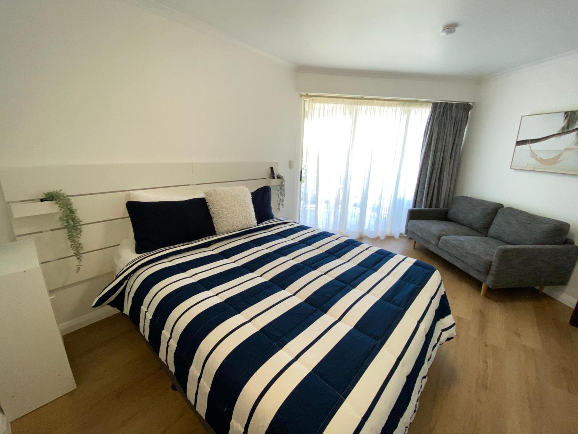 Resort Queen Studio At Alex Beach Resort Alexandra Headland Bagian luar foto